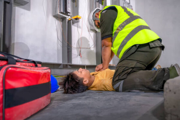 Técnicas de rescate en trabajos de líneas eléctricas de baja y media tensión